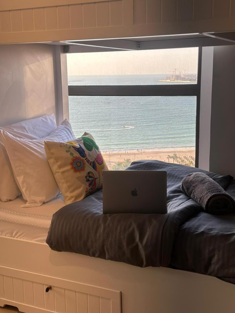 Arabian Nights Beach Hostel Dubai Esterno foto